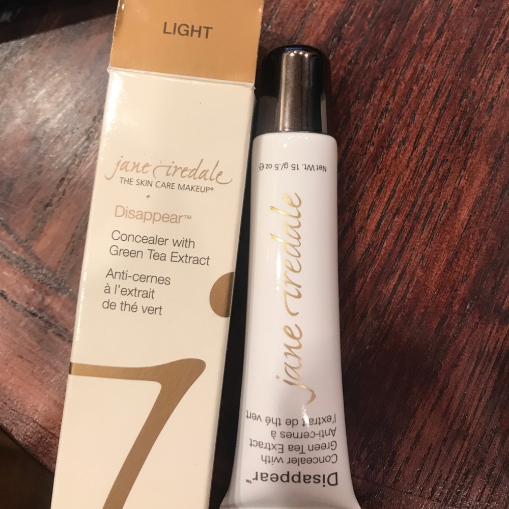 Makeup - Concealer - Picture 2 of 3